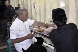 Acep Cicipi Kupat Tahu Mang Gozim